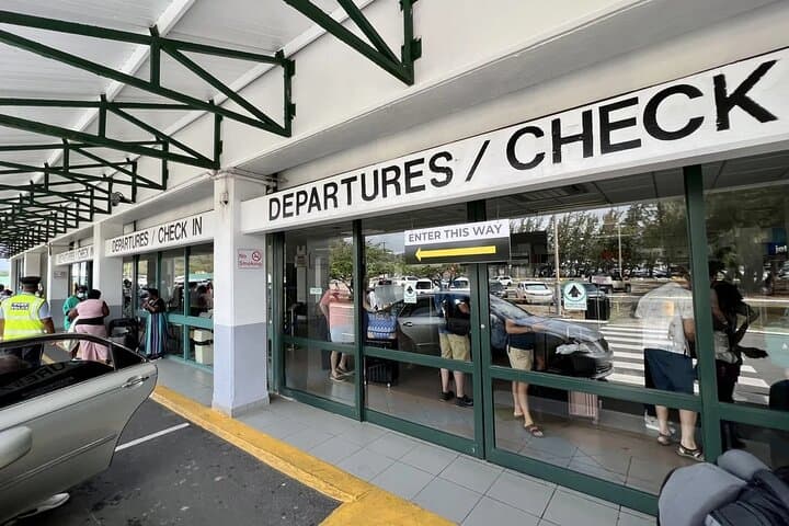 Private Hewanorra Airport Transfers in Saint Lucia — Reliable Round-Trip Service photo 5