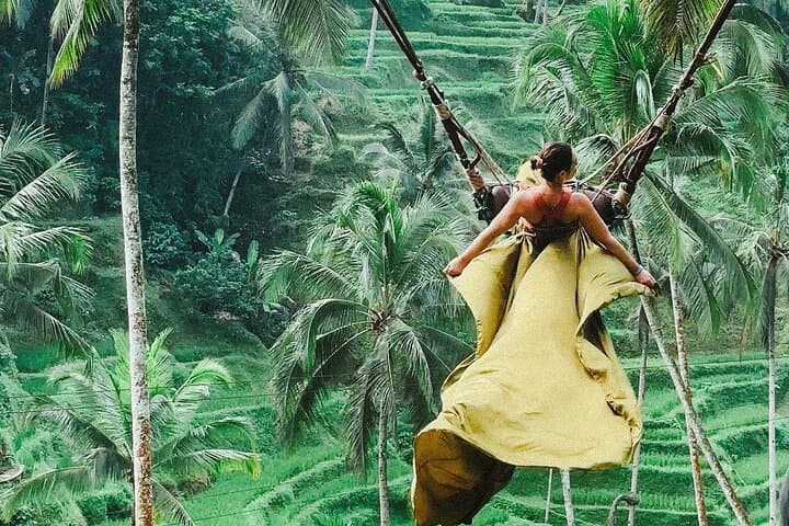 Ubud to Bedugul: Monkey Forest, Leke-Leke Waterfall & Ulun Danu Day Tour photo 4