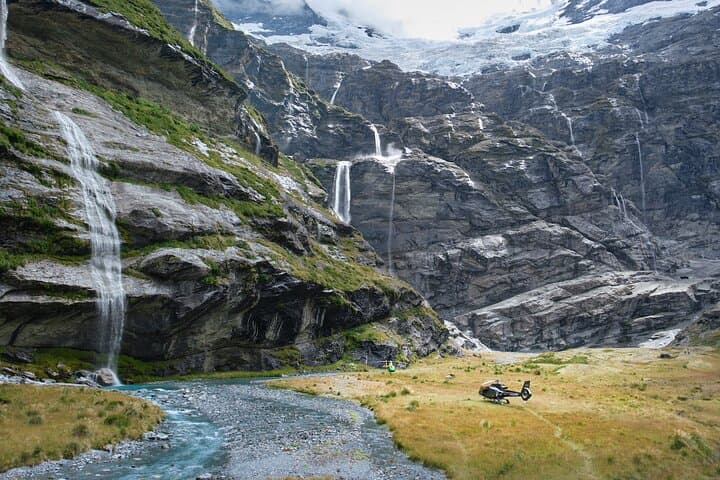 Queenstown Helicopter Tour to Earnslaw Burn Glacier — Exclusive Landing photo 3