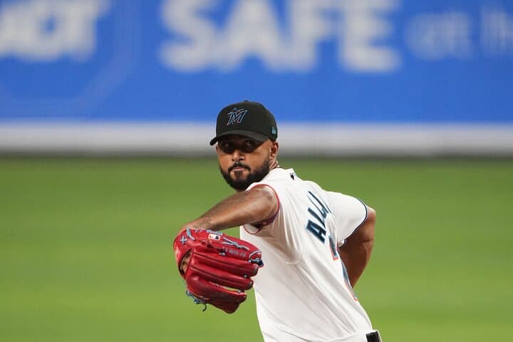 Miami Marlins Game at LoanDepot Park — Little Havana’s High-Energy MLB Experience photo 2
