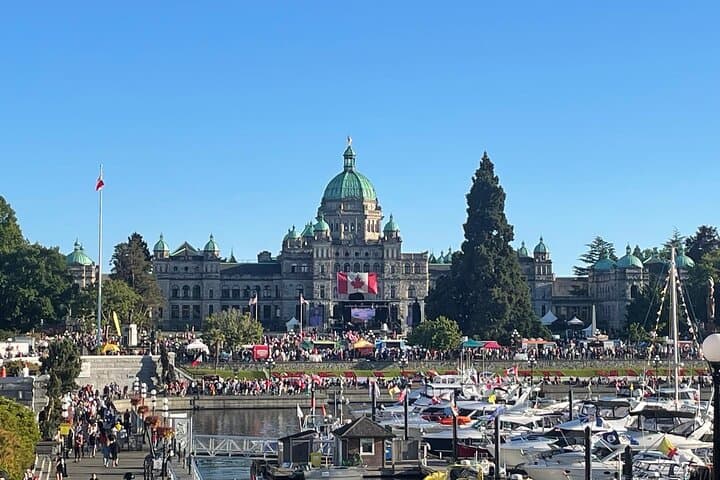 Victoria Food & Drink Walking Tour: Inner Harbour Eats & History (Spanish Guides) photo 3