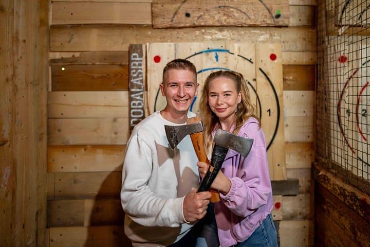 Axe Throwing in Budapest: Bullseyes, Safety, and What to Expect photo 3
