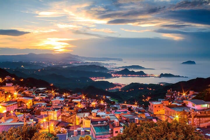 Yehliu & Jiufen Day Tour — Coastal Geology, Lantern-Lit Streets & Taiwanese Massage photo 2