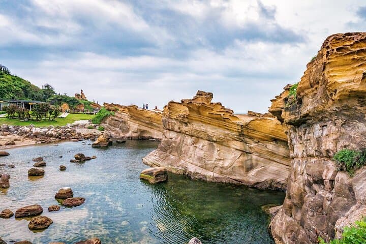 Yehliu & Jiufen Day Tour — Coastal Geology, Lantern-Lit Streets & Taiwanese Massage photo 5
