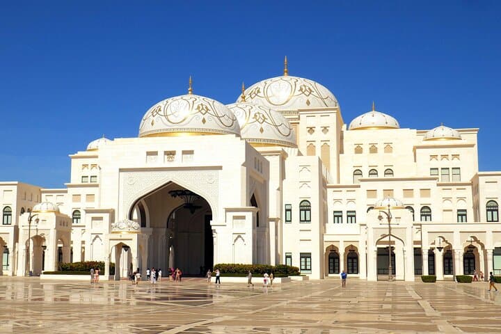 Abu Dhabi Top 15 Highlights Private Full-Day Tour with Transfers photo 6