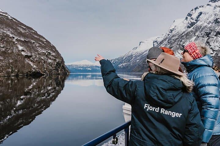 Ålesund to Geiranger Fjord Cruise: Winter & Spring Scenic Tour with Norwegian Fjord Centre