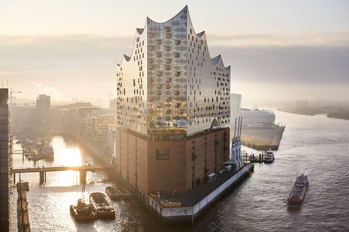 Elbphilharmonie Plaza Guided Tour with Franzbrötchen & Coffee