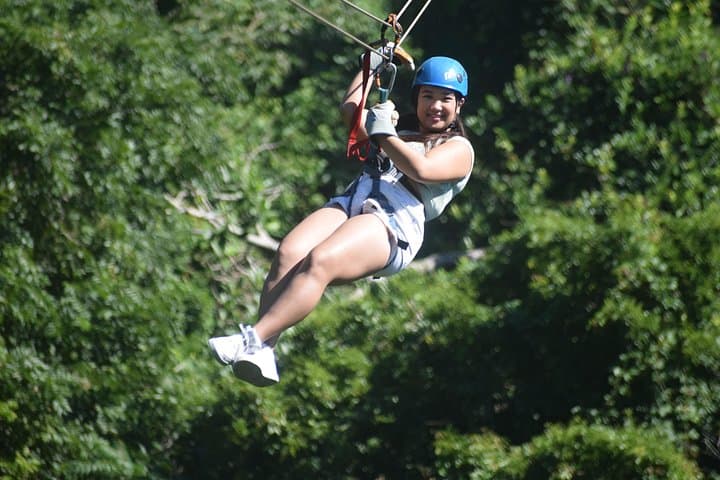 Roatán Zipline and Snorkel Combo: Canopy Flights and Coral Gardens in One Day photo 1