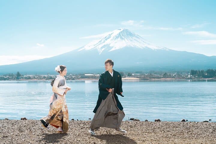 Private Mount Fuji Photoshoot with Kawaguchiko Pickup — Iconic Views & Pro Photographer