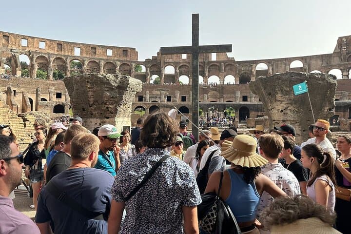 Last-Minute Colosseum Tour with Local Guide — Palatine & Forum Access