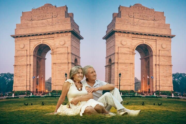Old and New Delhi Private Day Tour: Rickshaws, Monuments, and Spice Markets