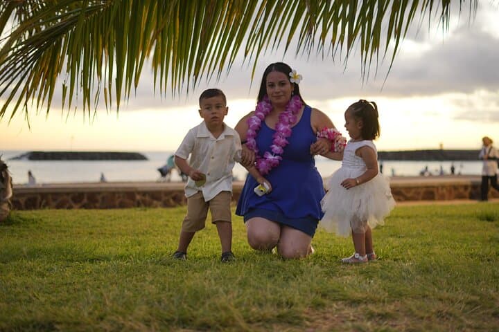 Capture Unforgettable Moments: Group Photography at Waikiki Beach photo 6