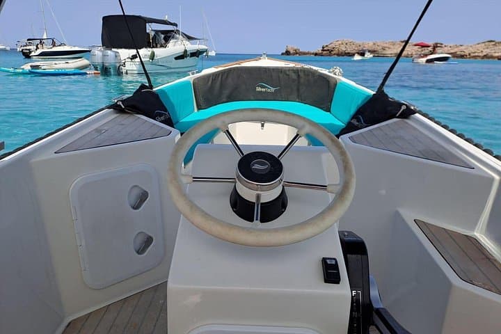 Malaga No-License Boat Rental: Hourly Silver Boat for 1–6 People photo 3