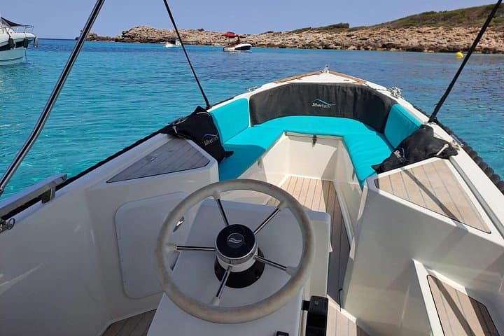 Malaga No-License Boat Rental: Hourly Silver Boat for 1–6 People photo 4