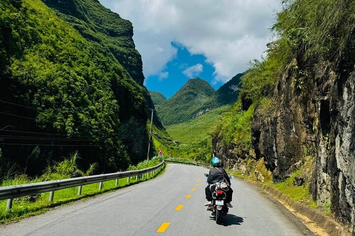 Ha Giang Loop 3-Day Adventure: Ma Pi Leng Pass, Dong Van & Nho Que River