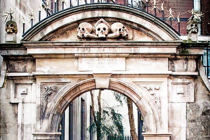 London Great Fire City Game: Gardens, Guilds & Hidden Courtyards Walk photo 2