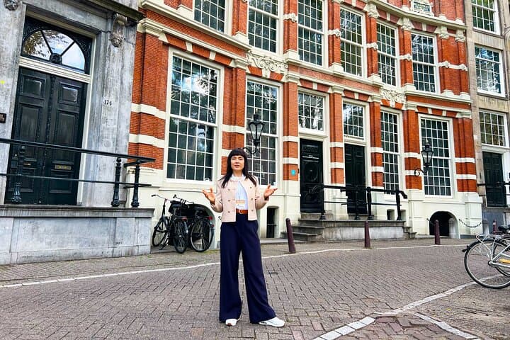 Private Golden Age Architecture Walking Tour of Amsterdam photo 3