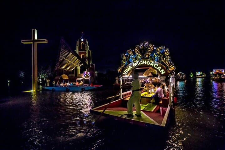 Xoximilco Floating Fiesta: Trajinera Night Cruise with Mariachi in Cancún photo 4