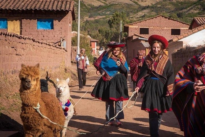 Chinchero, Moray & Maras Full-Day: Andean Textiles, Salt Pans & Inca Towns