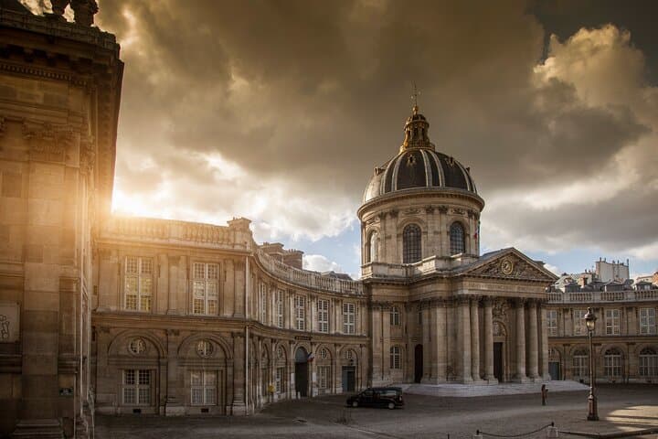 Self-Guided Paris Hidden Gems Audio Tour: Explore Iconic Landmarks & Secret Spots photo 6