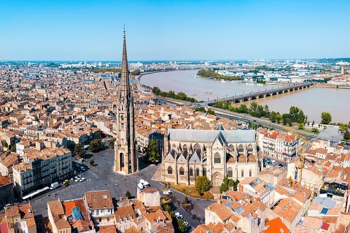 Private Bordeaux City Highlights Ride: Place de la Bourse, Grosse Cloche & Garonne Views photo 2