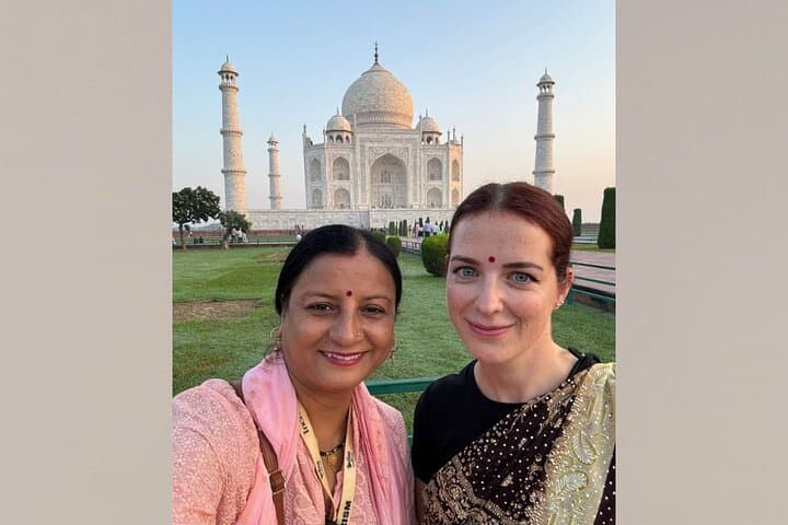 Sunrise at the Taj: 2-Day Private Delhi & Agra Tour