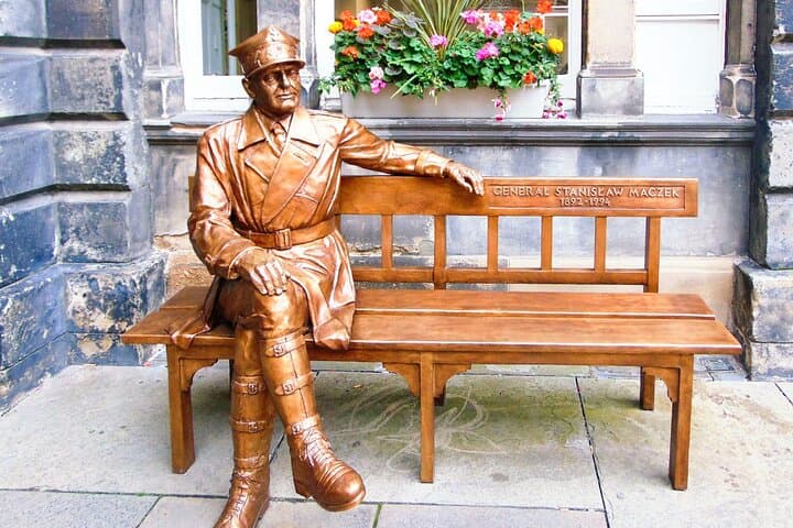 Edinburgh Obscure Adventure: Self-Guided Old Town Discovery Walk with Riddles