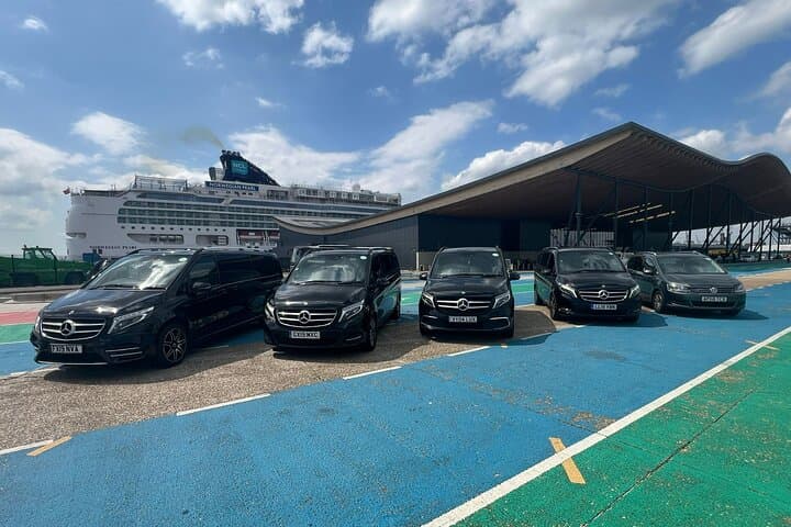 Private Transfer: London to Southampton via Highclere Castle photo 2