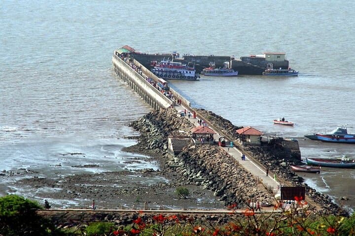 Mumbai to Delhi Overland Tour: A 15-Day Journey Through Caves, Forts, and River Ghats photo 5