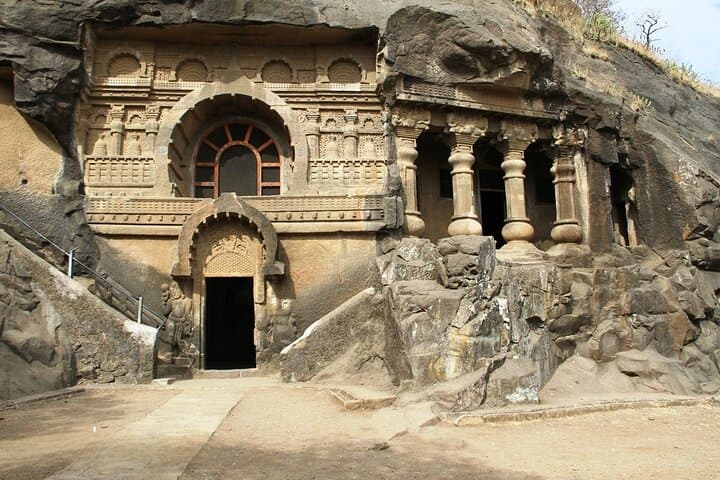 Mumbai to Delhi Overland Tour: A 15-Day Journey Through Caves, Forts, and River Ghats photo 6