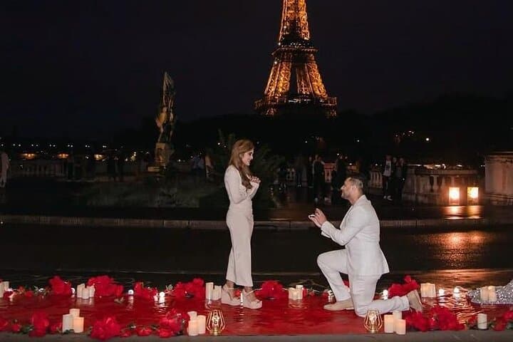 Eiffel Tower Proposal Package — Private Photographer, Champagne & Violinist photo 4