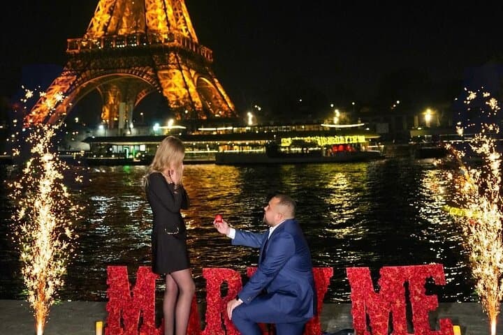 Eiffel Tower Proposal Package — Private Photographer, Champagne & Violinist photo 6