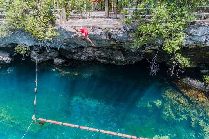 Private Dos Cenotes & Akumal Lunch: Cenote Cristalino and Jardin del Eden Tour photo 4