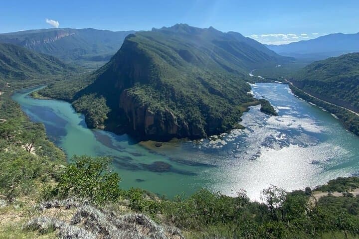 Andean Condors at Oath Canyon: Mirador del Juramento Viewing Tour