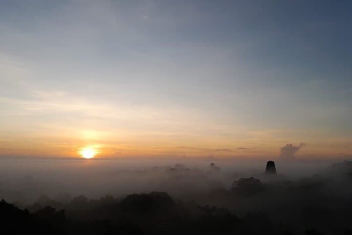 Sunrise at Tikal, Sunset at Yaxhá: Full-Day Mayan Ruins Tour from Flores