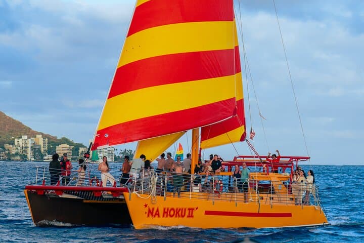 South Shore Open Sail from Kewalo Basin: 90-Minute Catamaran with Drinks in Honolulu photo 4