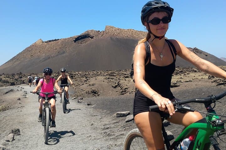 E-Bike Lanzarote: Cycle Volcanoes and La Geria in Timanfaya photo 3