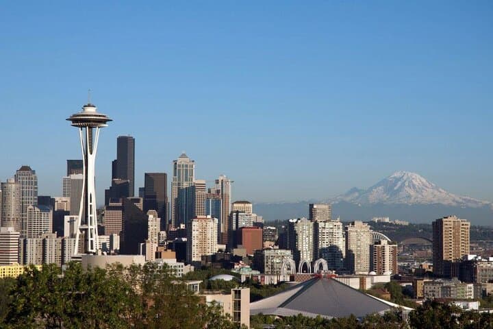 Seattle Day Trip from Vancouver: Pike Place, Space Needle & Waterfront Highlights