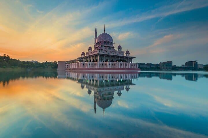 Putrajaya Day Tour: Pink Mosque, Boat Cruise & Architectural Icons
