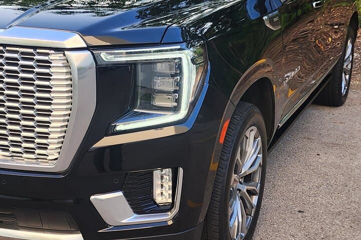 Chicago Luxury Limousine Transfers: Private Chauffeured Rides and Airport Service