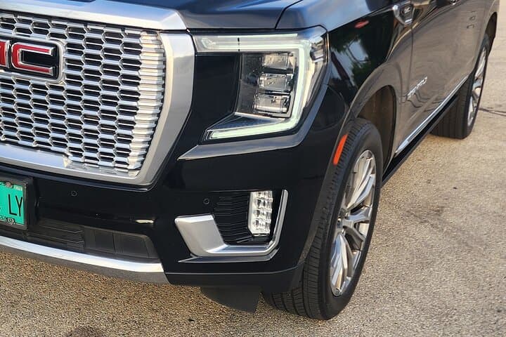 Chicago Luxury Limousine Transfers: Private Chauffeured Rides and Airport Service photo 2