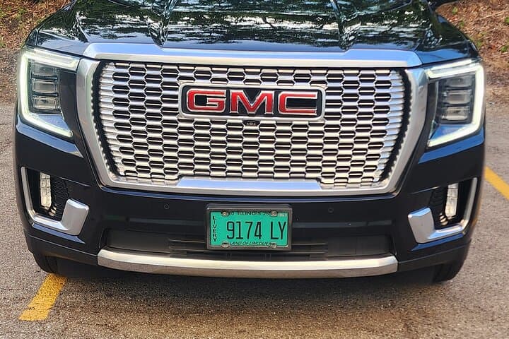 Chicago Luxury Limousine Transfers: Private Chauffeured Rides and Airport Service photo 3