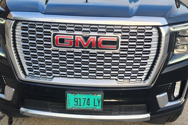 Chicago Luxury Limousine Transfers: Private Chauffeured Rides and Airport Service photo 6