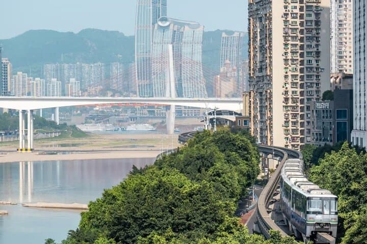 One-Day Chongqing Megacity Walking Tour: Liziba, E'ling Park & Hongya Cave photo 3