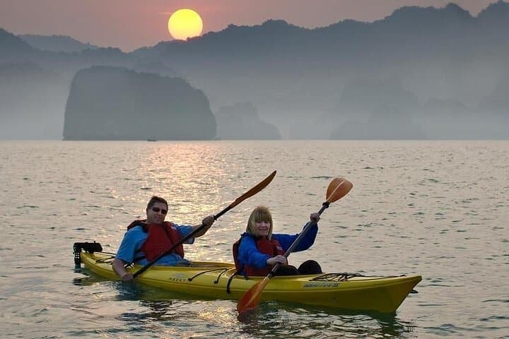 Overnight Halong Bay Luxury Cruise: 2-Day Escape from Hanoi photo 4