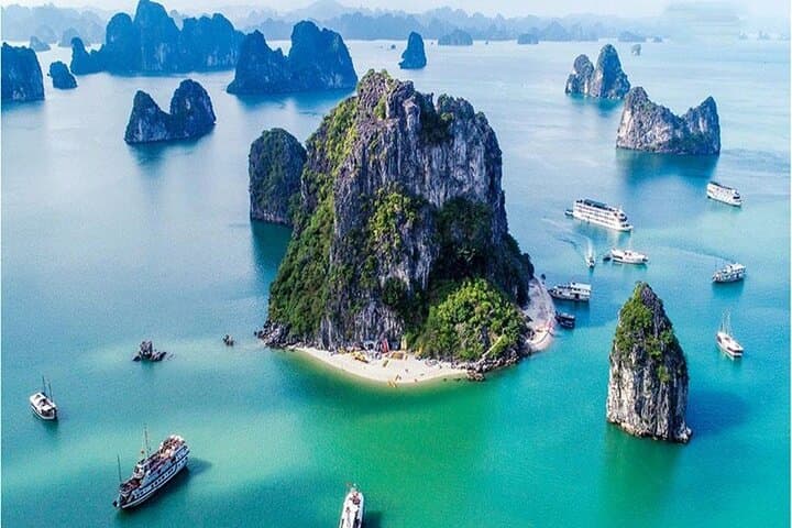 Overnight Halong Bay Luxury Cruise: 2-Day Escape from Hanoi