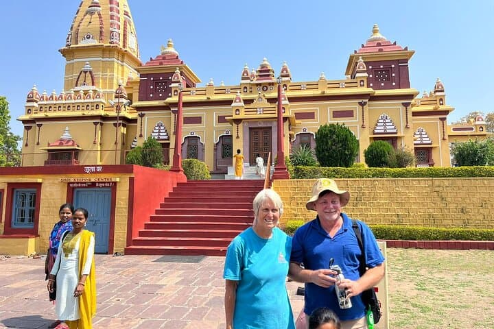 Mumbai to Bhopal: Ancient Caves, Temples & Mughal Monuments Road Tour