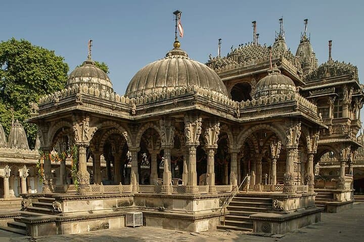Temples and Wildlife Tour of Gujarat: Ahmedabad to Sasan Gir 9-Day Cultural & Safari Journey