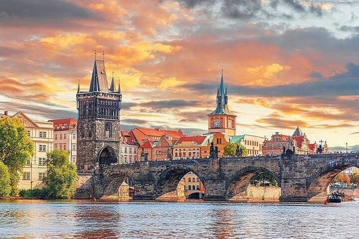 Prague MegaCombo: Castle Access, Vltava River Cruise & Old Town Walking Tour photo 3