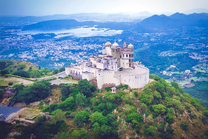 Udaipur to Vadodara: Regal Cities & Magnificent Monuments 8-Day Tour photo 2